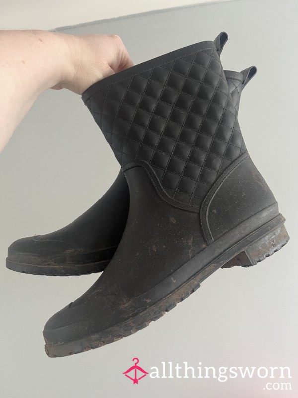 Black Wellie Boots