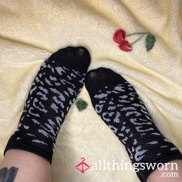 🧦 Black & White Leopard Print Ankle Socks - 24hr Wear Included 🖤