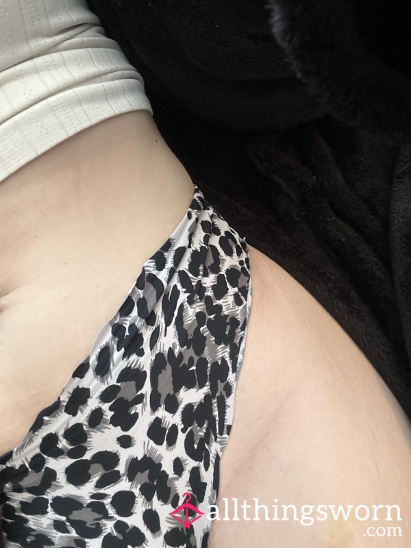 Black & White Leopard Print