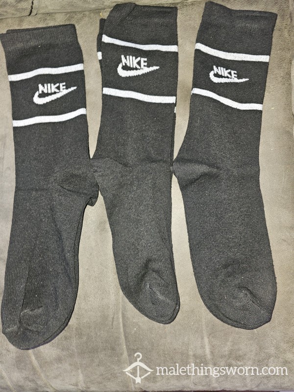 BLACK & WHITE NIKE SOCKS