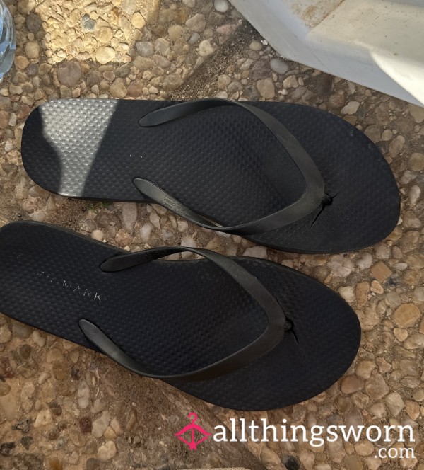 Black Worn Old Flip Flops 🖤🤍