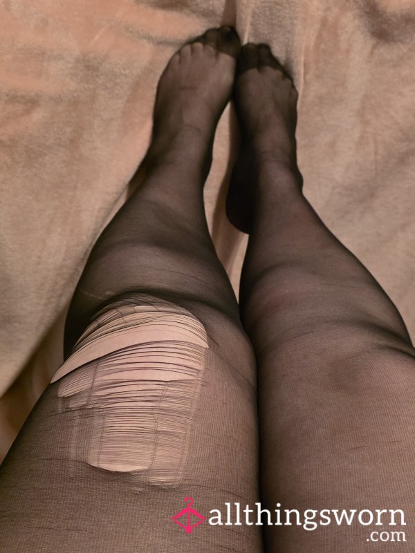 Oppsy.ripped.Tights.legs