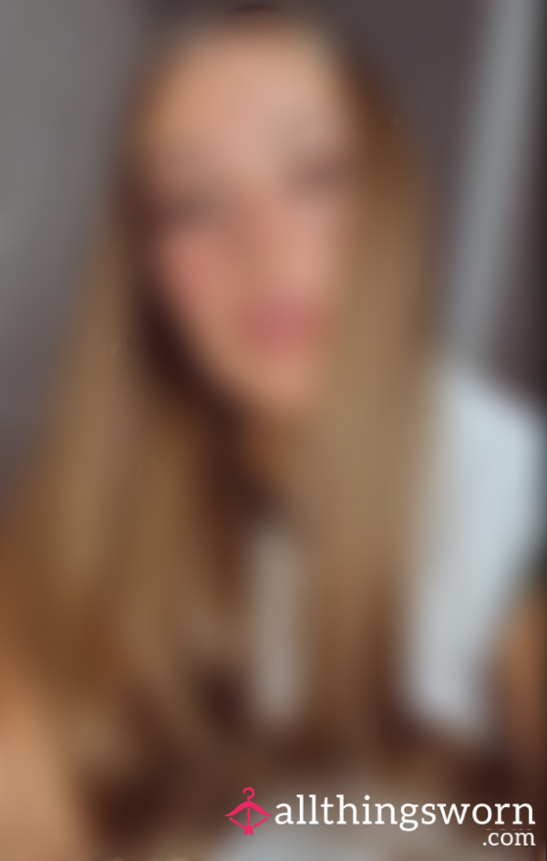 Blonde Baddie Selfie