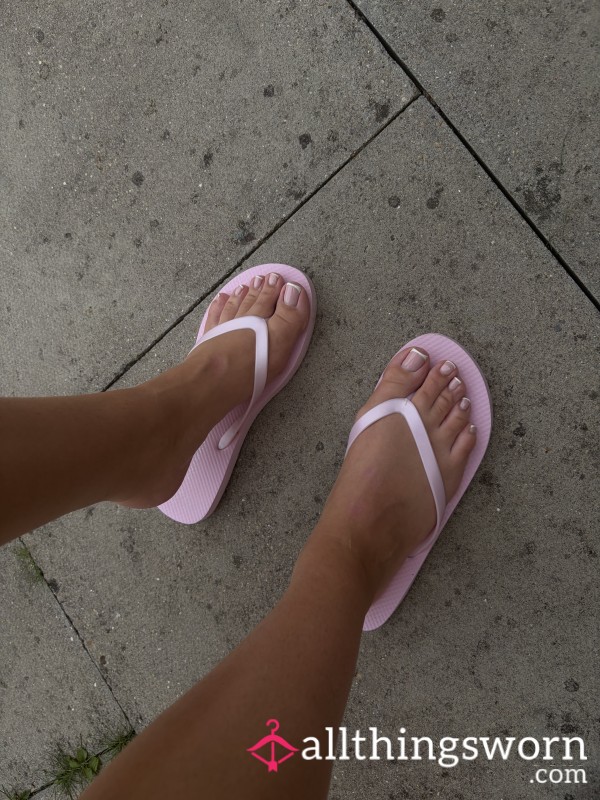 Blondie’s Flip Flops 🩷