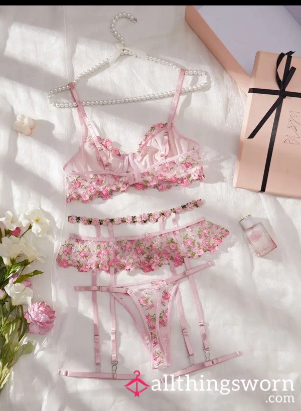 Blossom Tease Set – Pink Flor*l Lace Bra & Strings