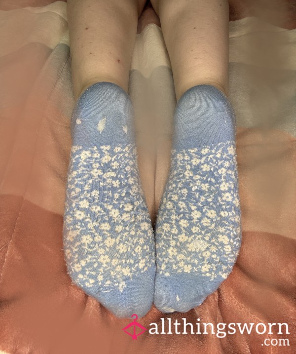 Blue Ankle Socks With White Flowers