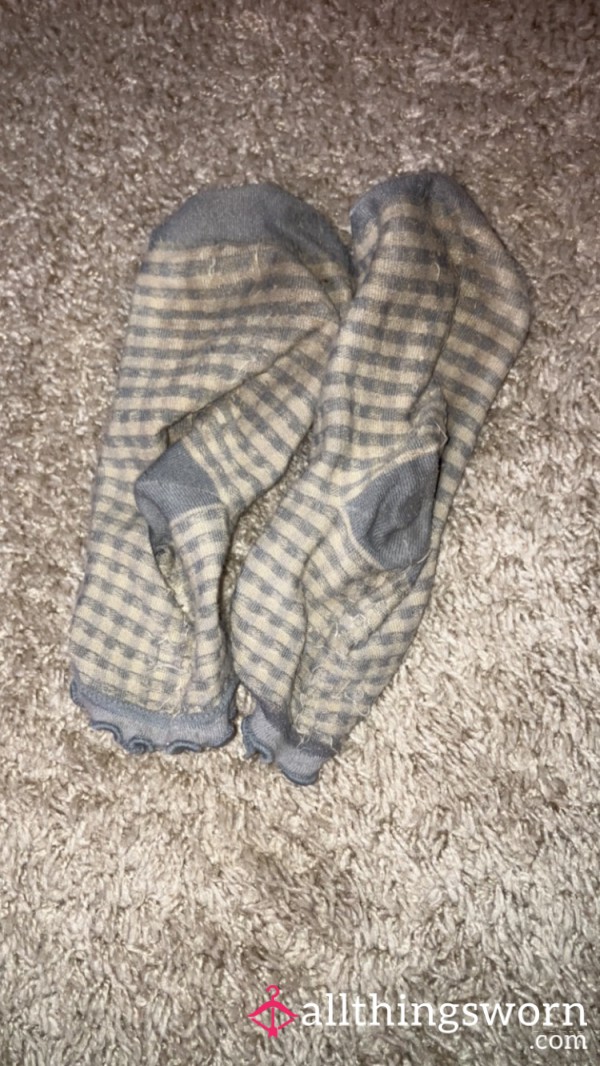 SWEATY GYM SOCKS