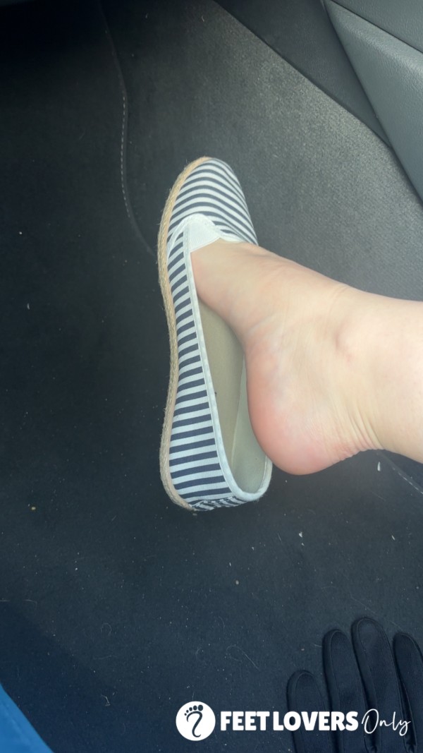 Very Well Worn Blue Stripped Flats 🥿