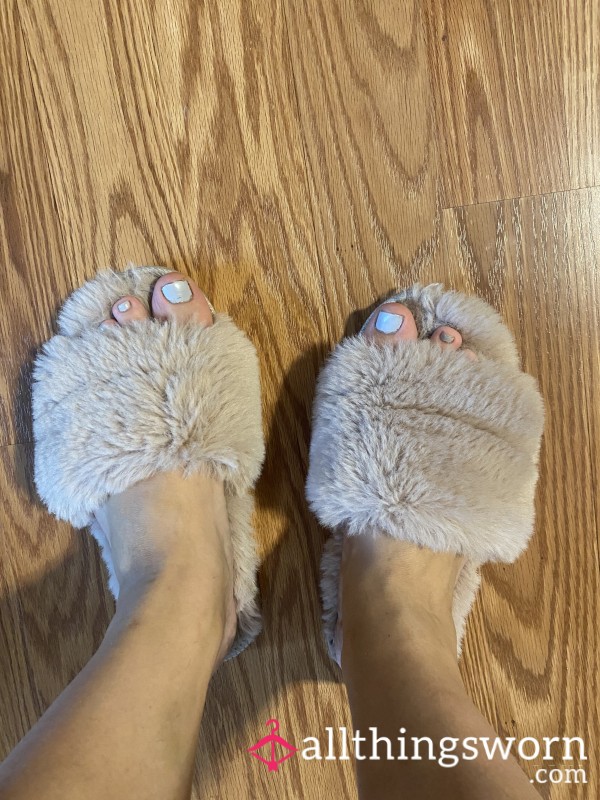 Blush Pink Fuzzy Slippers