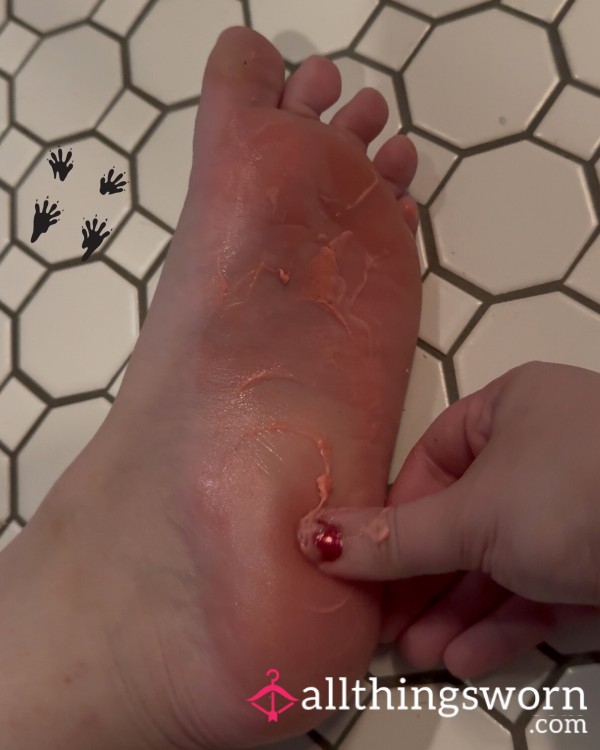 Body Bu*ter Ma**aged Into Freshly Bathed Left Sole