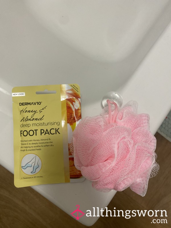 Body Scrubber & Foot Mask Bundle – Soft & Relaxing Self-Care Set