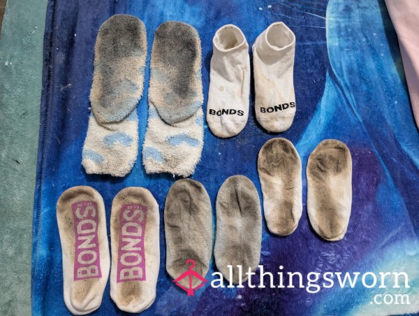 BONDS BRAND BUNDLE Well ❤️‍🩹 Loved 😍 STINKY Bundle Of 5 Pairs Ankle Socks 🤢🤢 Floor Cleaning And My Smells Hehe Smells Like Bubblegum Rainbow 🌈🌈🌈 Unfortunately Express Postage Isn't Included I