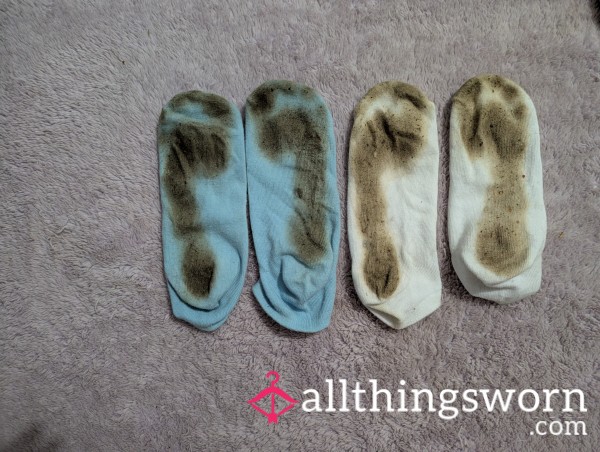 BONDS STINKY- AND DESTROYED BY YOURS TRULY RAINBOW 🌈 🌈 🤤 3 Pack BUNDLE They Are BLACK SOLES Soles Socks Stinky Well Worn By Rainbow 🌈 Definitely Worth It To Ad To You Collection 😜