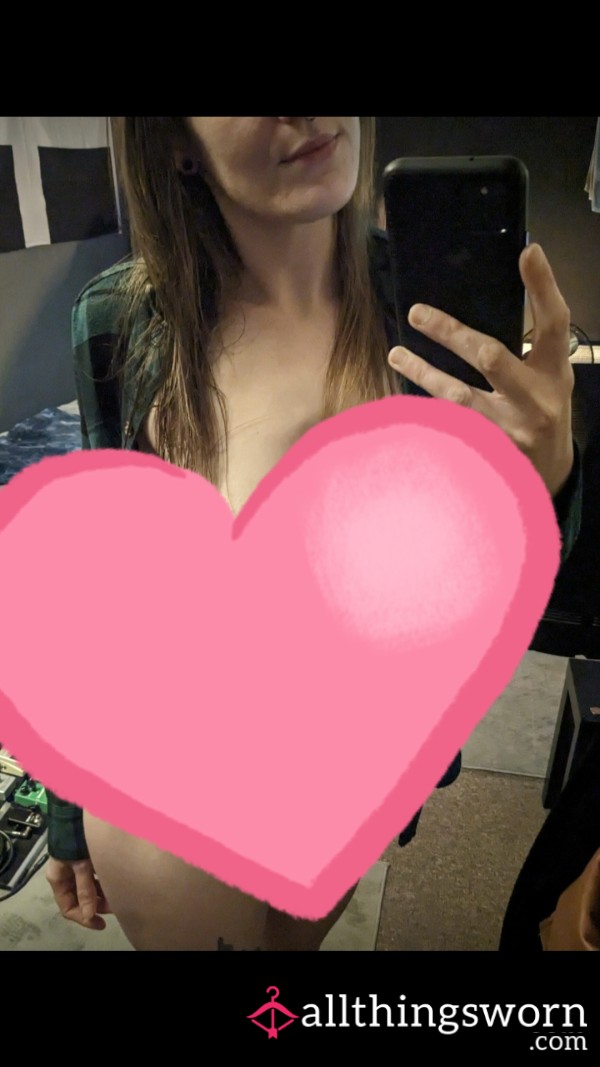 Boob/Half Nude 😏