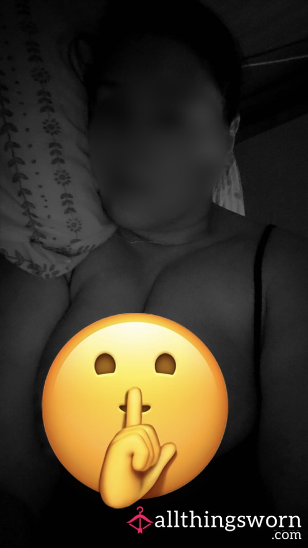 B**bs Out Laying In Bed 🍈🍈