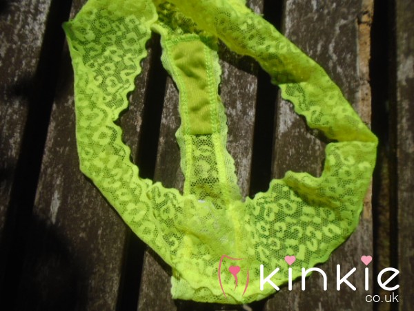 💛BOOK TO WEAR - 24 HOUR THONG💛