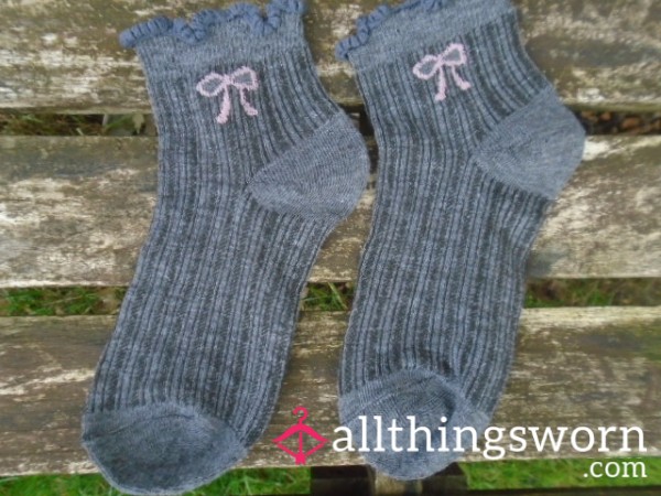 🩶Book To Wear Socks🩶