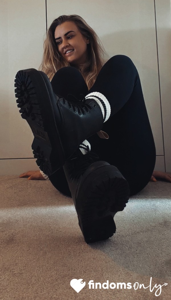 Boot Worship 🖤😵‍💫