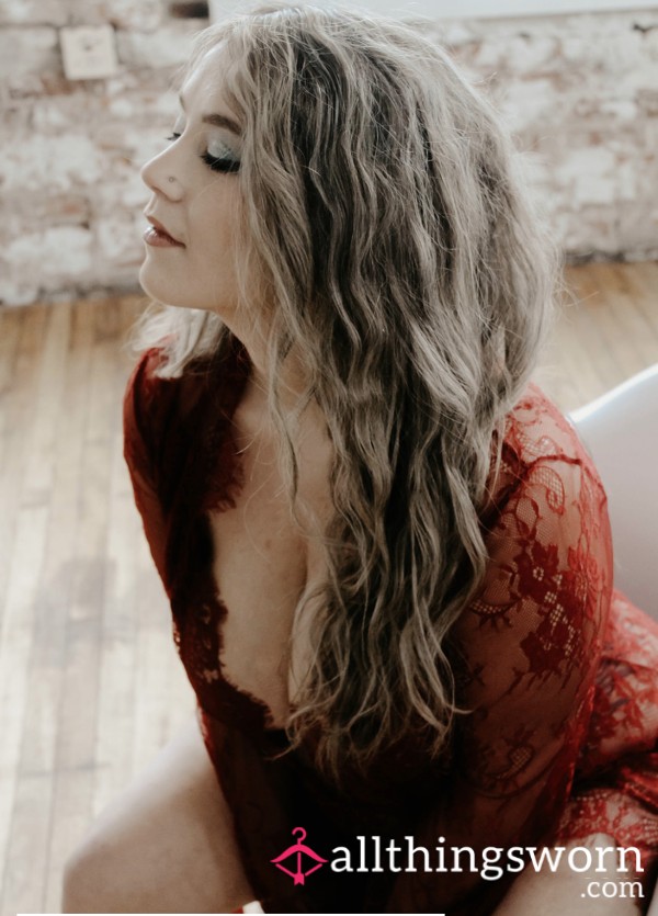 Boudoir Shoot- Do You Prefer The Red Or The Green?! 🫣