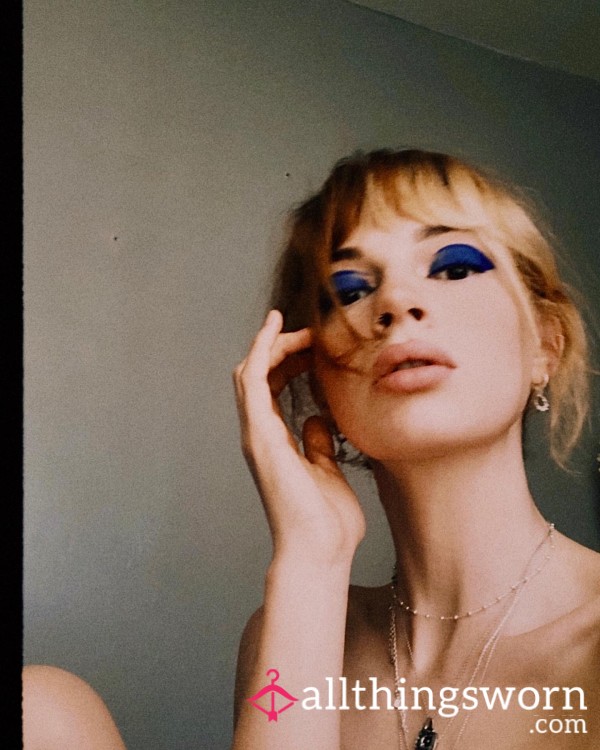 Bouncing On A Di**o - Front Facing