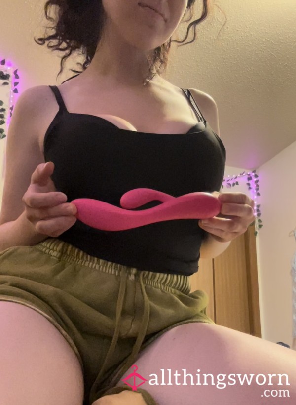 Bouncing On A Vibrator And C*mming