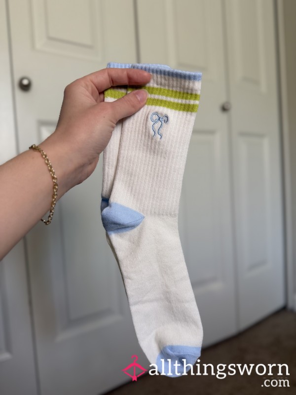 Bow Crew Socks — Available For Wears 💚