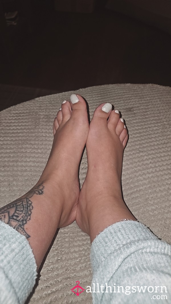 Bow Over My Gorgeous Creamed Feet