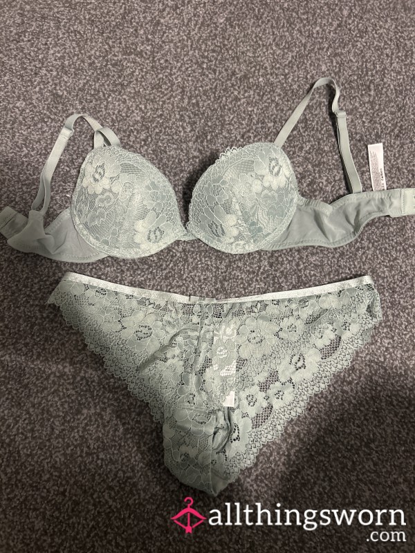 Bra And Knicker Set