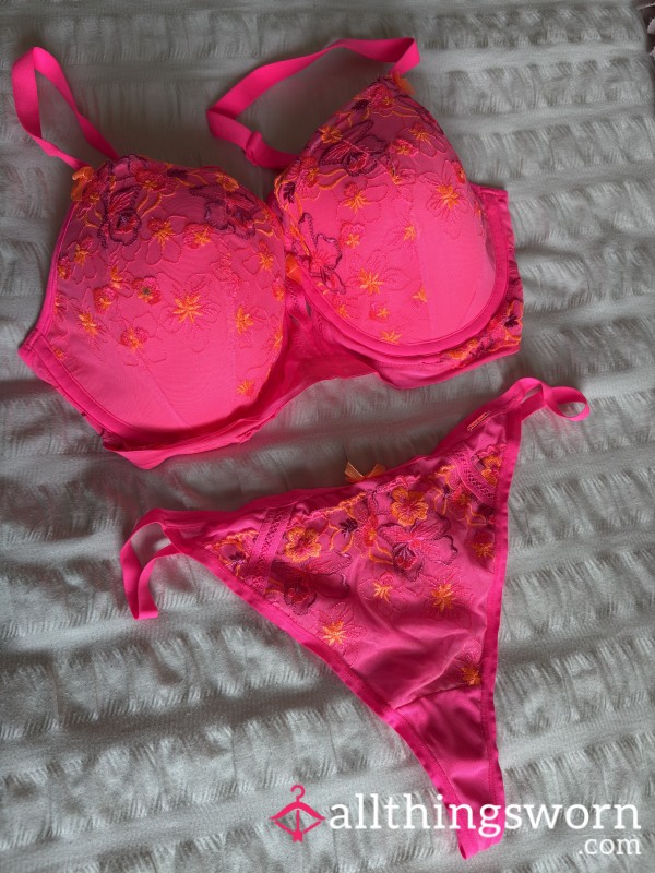 Bra & Thong Set 😍🩷
