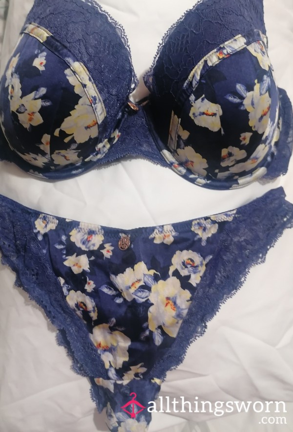 Bra & Thongs Set