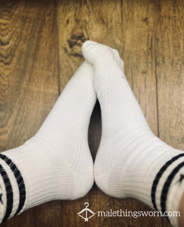 WHITE SOCKS FOR YOUR CUSTOMISATION.