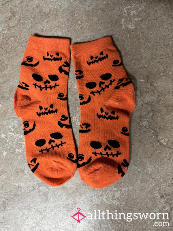Bright Orange Pumpkin Face Socks – Creepy & Fun Halloween Style