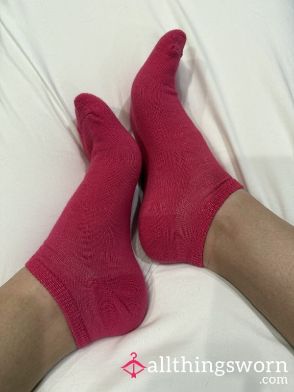 Bright Pink Ankle Socks! 🩷