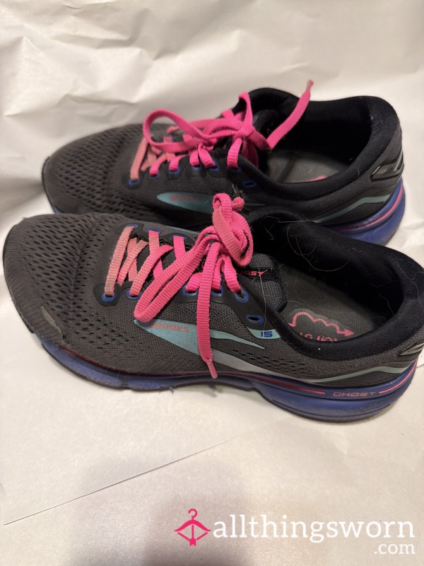 Brooks Sneakers Old, Smelly, Worn For Two Years
