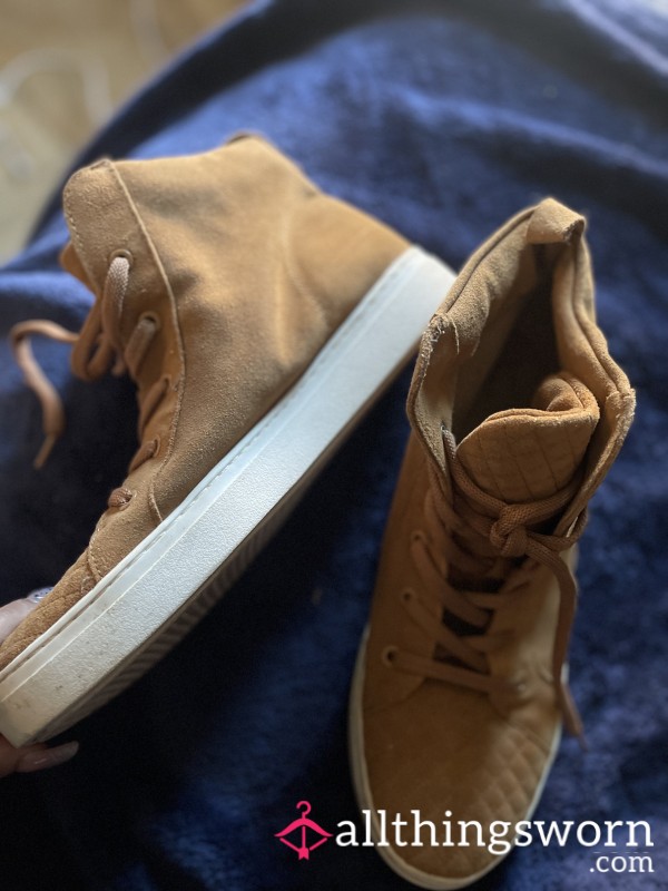 Brown Old Sneakers (11w)