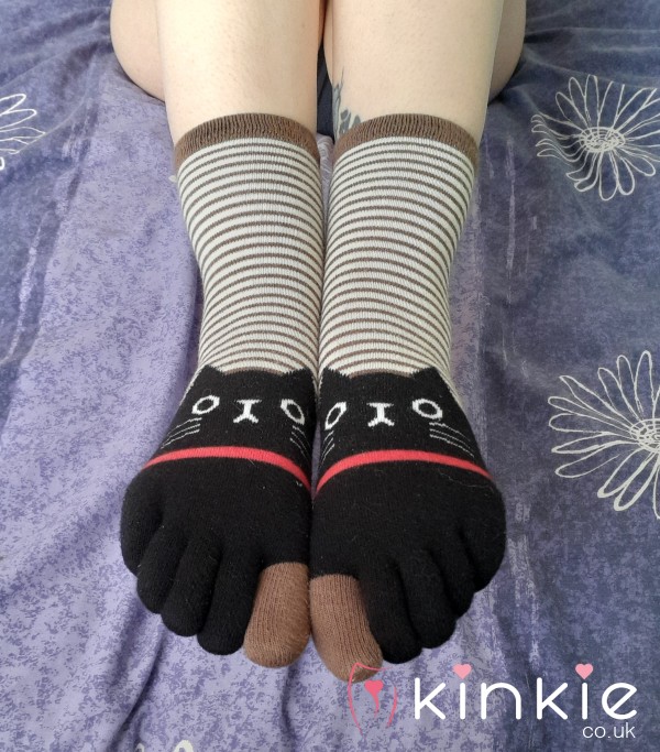 ⭐ Brown Striped Cat 'Toes' Socks ⭐