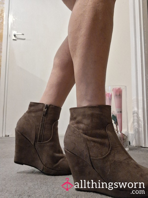 👢Brown Suede Wedge Boots 👢