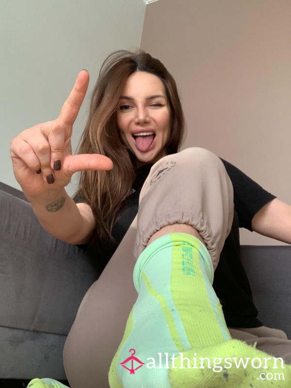 Brutally Honest D*ck Rating With A Smile