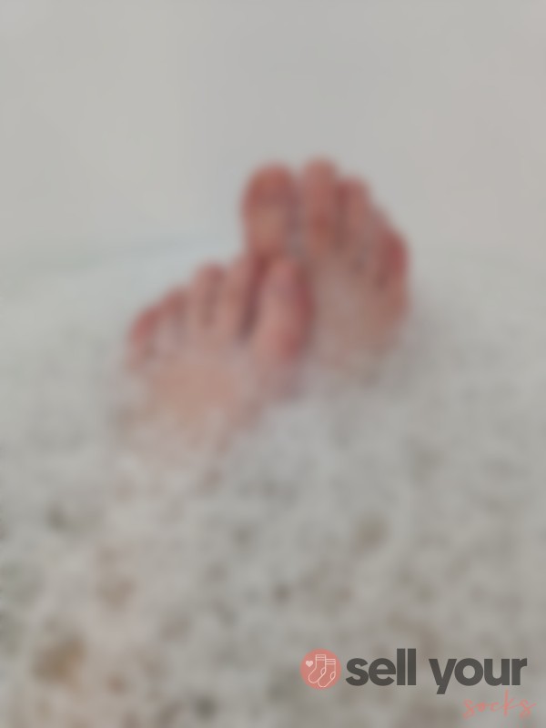 (Bubble) Bath Feet Pics