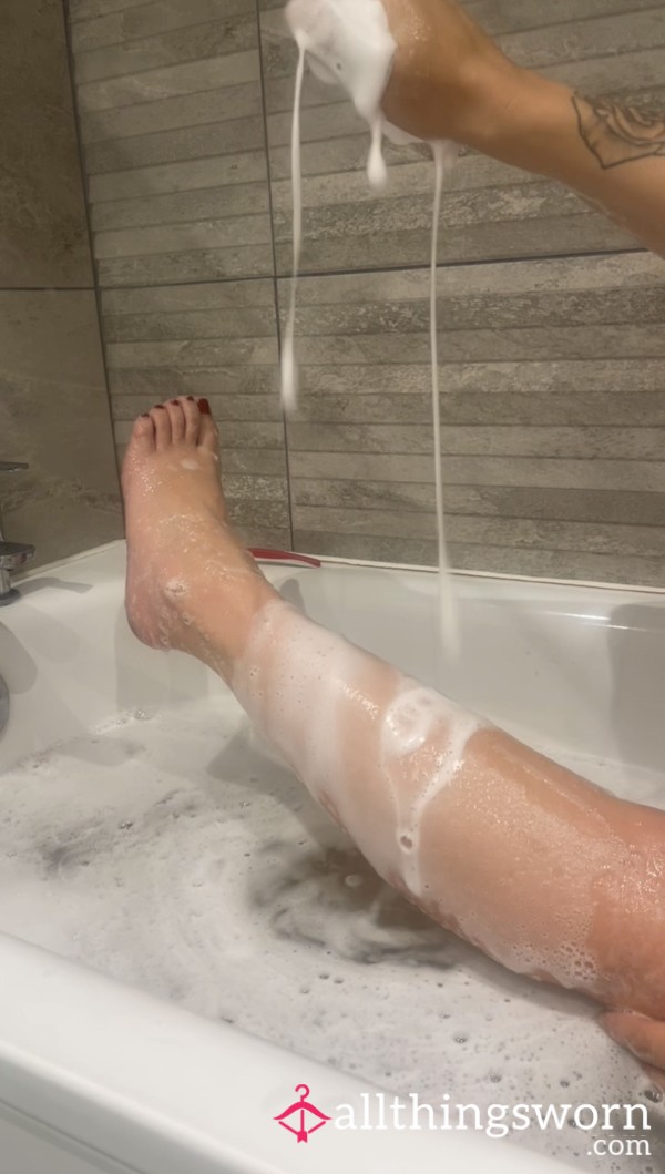 Bubble Bath - Wash My Toes, Feet & Legs. Shaving Them Smooth