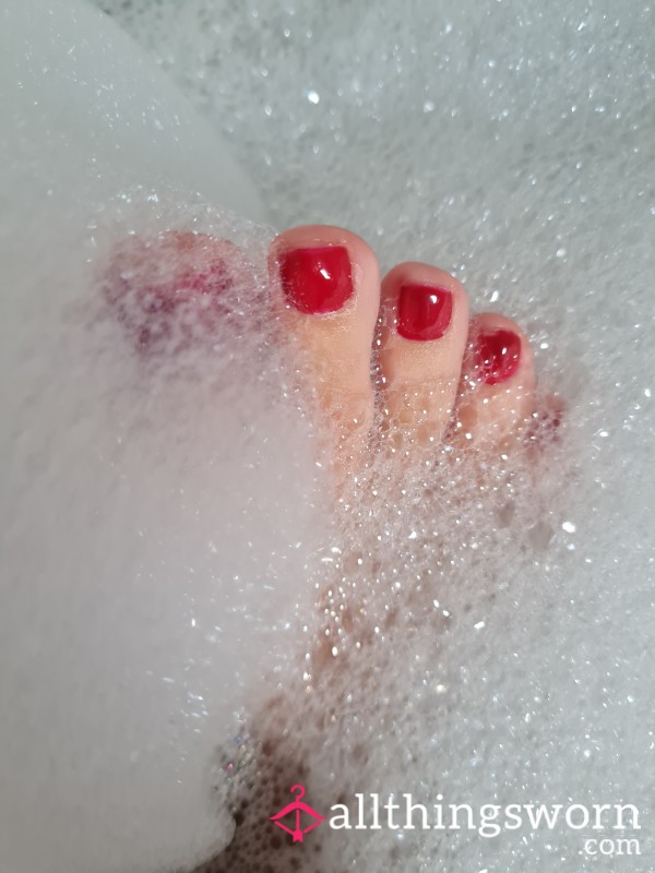 Bubbles Bath Red Toes