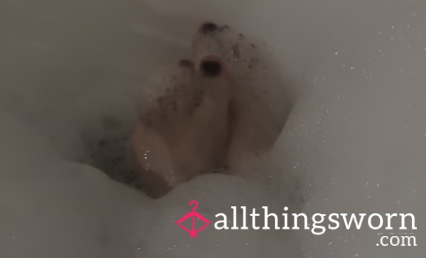 Bubbly Bath Feet Water Play