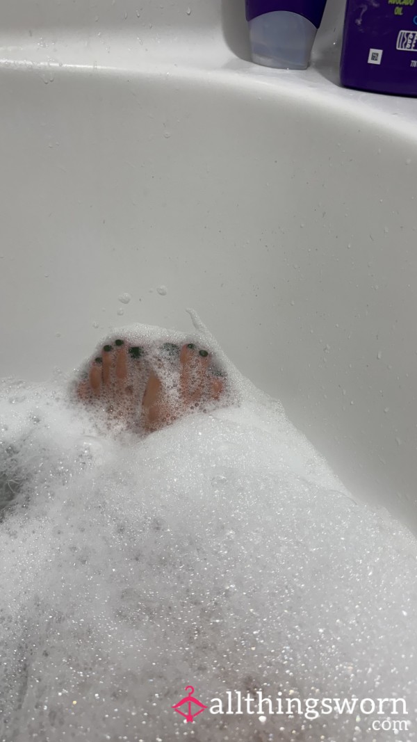 Bubbly Bath Feet 🥰