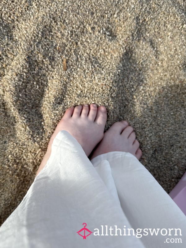Burying My Cute Toes In Pebbled Sand 👣🥵