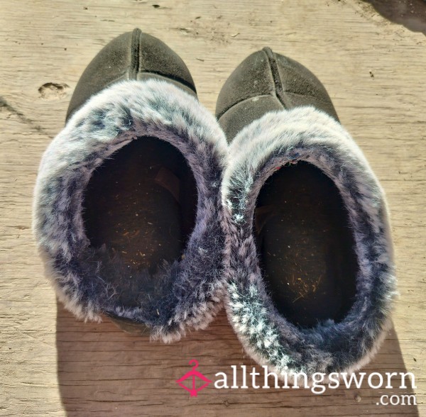 Buyer Beware! TRULY Filthy, Stinky, Well Worn Slippers. Size 9-10. Price Includes USA Shipping