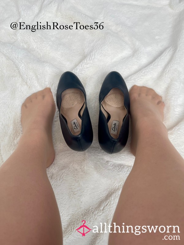 Cabin Crew Leg Rubbing