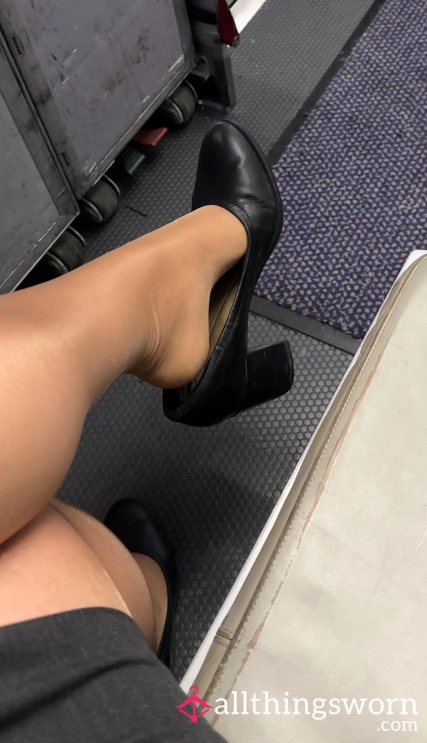 Cabin Heels Dangle On The Aircraft 👠✈️