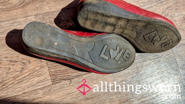 Cabin Shoes Size 6