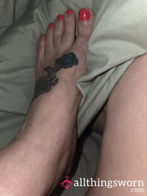 Cake Smashing Foot Pics