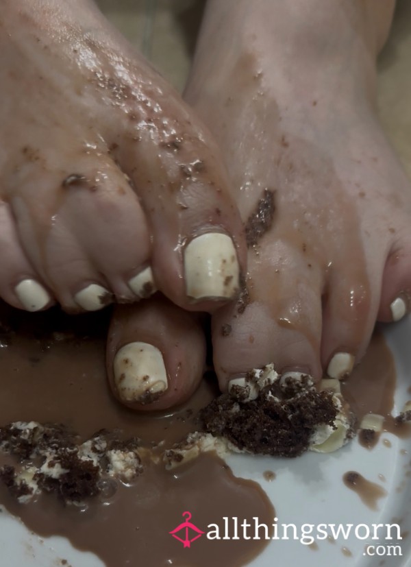 Cake Sploshing ASMR With Chocolate Milk 🍰